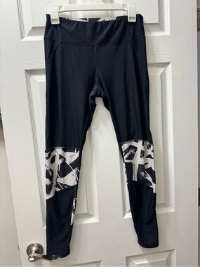 Marika Black Leggings with White Graphic Lower Panels